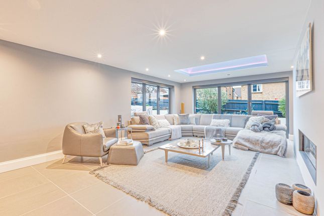 9 Godrevy Grove, Milton Keynes photo 4