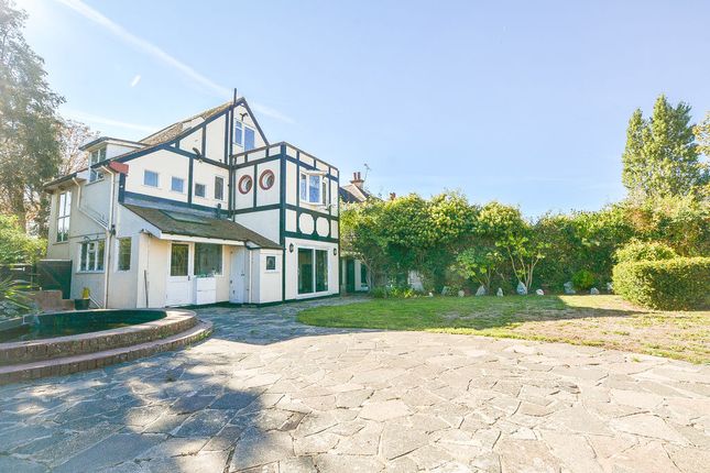 44, Kenilworth Gardens, Westcliff-On-Sea photo 2