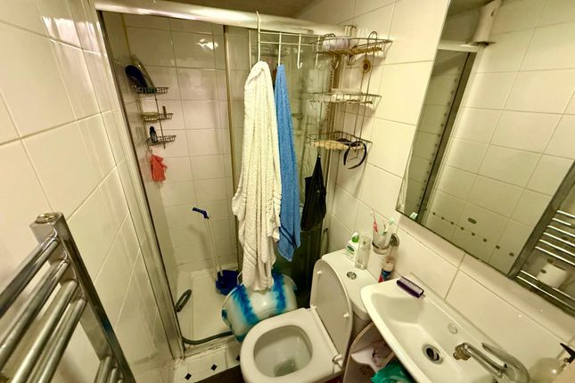 229 Allenby Road, Southall photo 4