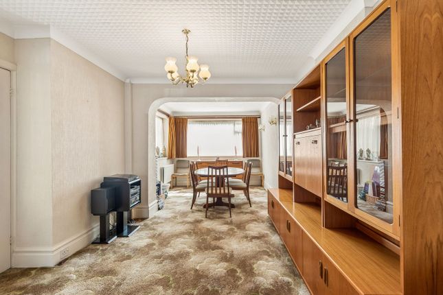 36, Ravenscroft Avenue, Wembley photo 4