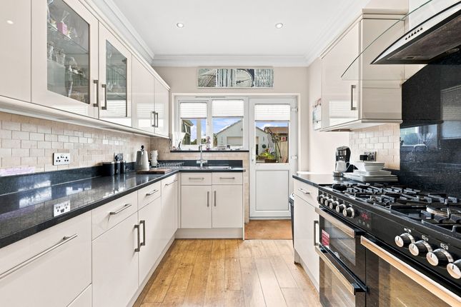 53, Rayleigh Road, Leigh-on-Sea photo 3