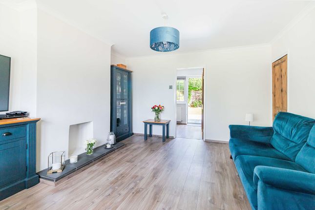 8 Queens Approach, Uckfield photo 2