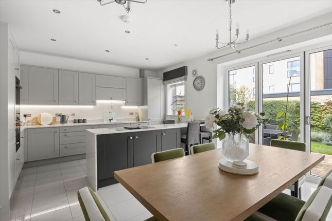 Summerbee Drive, Cheltenham photo 2
