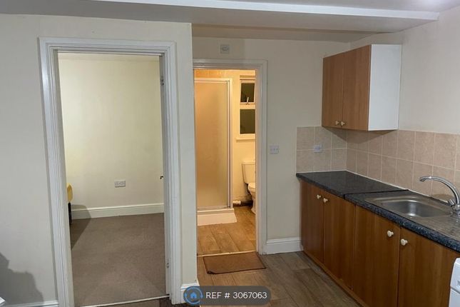 Flat, St Albans Road, Watford photo 3