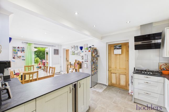 8, Ottershaw Park, Ottershaw photo 3