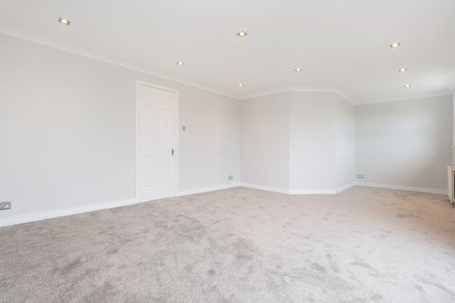 37 Uxbridge Road, Kingston Upon Thames photo 3