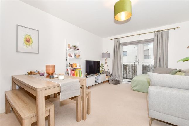Sovereign Way, Tonbridge photo 3