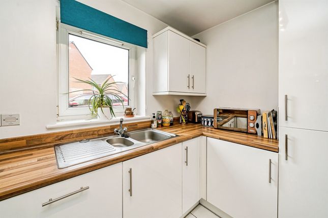 14, Wyatt Way, Aylesbury photo 3