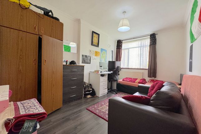 Duplex to rent in Joseph Street, London