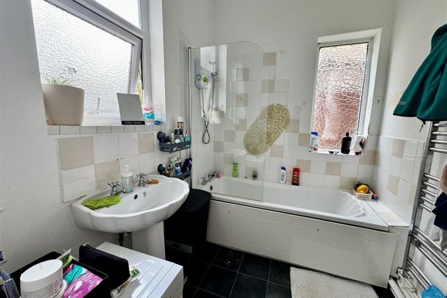 Flat to rent in Boscombe Road, Southend-On-Sea