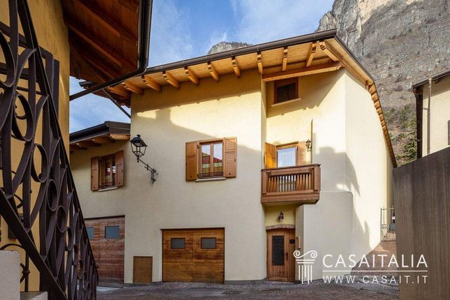 Town house for sale in Mezzocorona, Trentino-Alto Adige, Italy