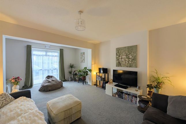 13, Eliot Close, Gloucester photo 2