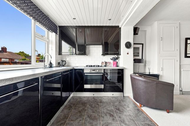 17 Smalldale Road, Sheffield photo 2
