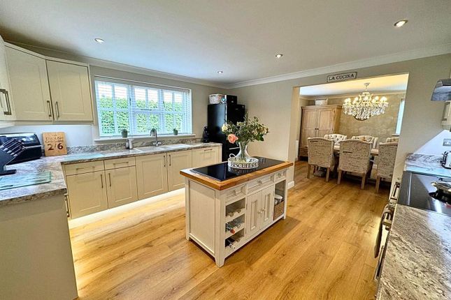 Manor Lodge, Vicarage Lane, Lincoln photo 2