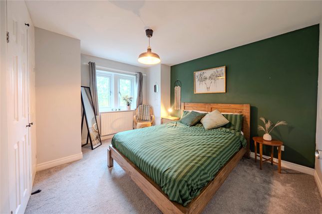 10, Chiltern Court, West Yorkshire photo 4