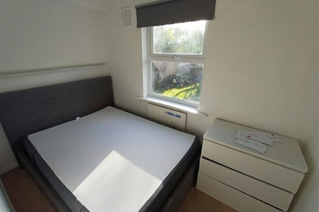 Burnt Ash Hill, LONDON photo 2
