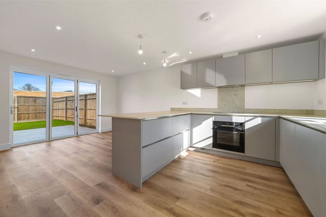 4 Higley Close,, South End, Hertfordshire photo 2