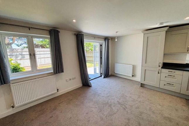 12, STROLLER CLOSE, THATCHAM photo 3
