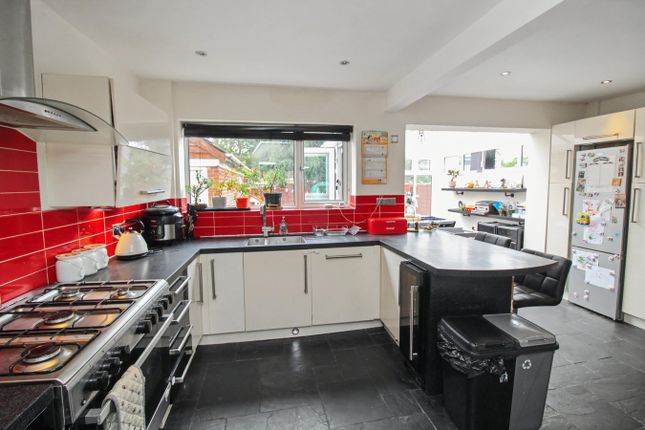 24, Lichfield Drive, Leicester photo 3