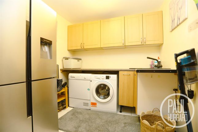 14, Magdalen Close, Suffolk photo 4