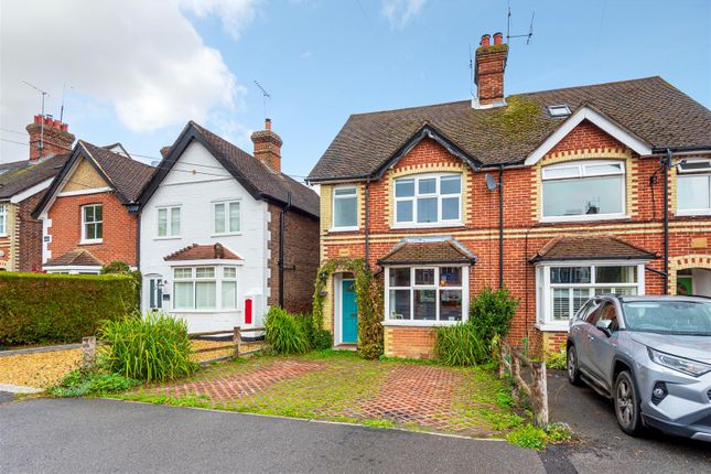 Houses for Sale in Woodside Road, Chiddingfold, Godalming GU8