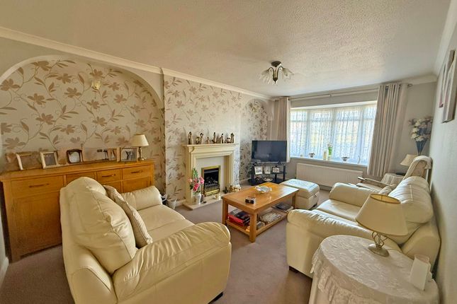12, Meadow Close, Scarborough photo 2