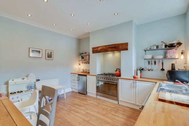 203, New Line, Greengates, West Yorkshire photo 4