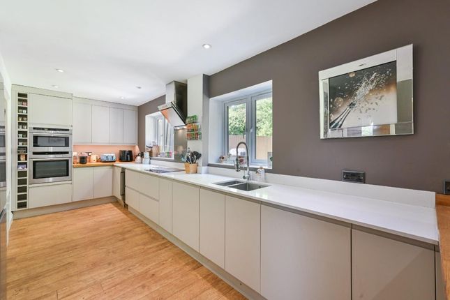7 Hill View Close, Tadworth photo 3