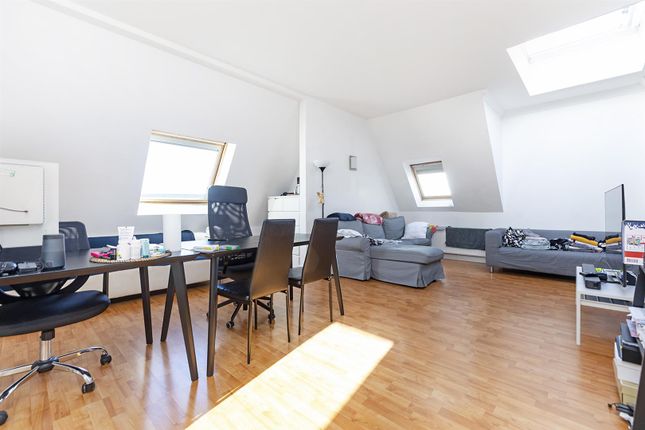 Flat to rent in Hulme Place, London