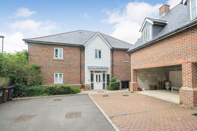 Thumbnail Flat for sale in Broomfield, Bells Yew Green