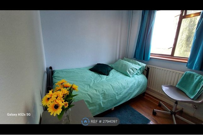 Cinderford Way, Bromley photo 5