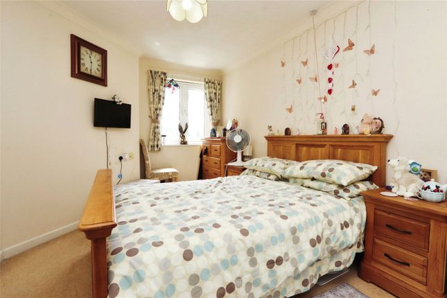 31 Strand Court,, Chingswell Street, Devon photo 4
