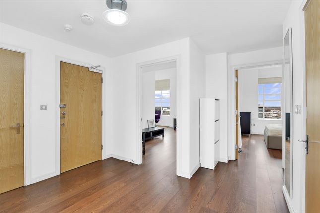 Flat for sale in Great West Road, Brentford