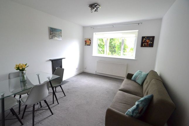 Flat to rent in Crescent Road, London