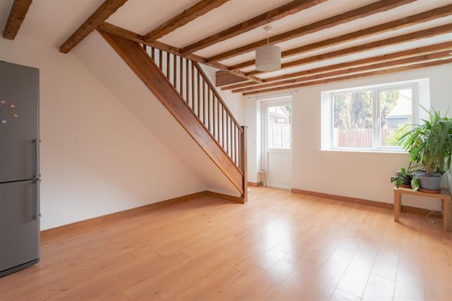 33, Chapman Way, Cheltenham photo 3
