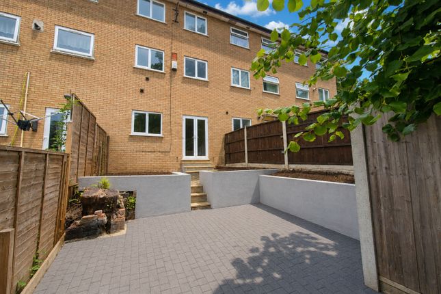 52 Downs Road, Luton, Bedfordshire photo 2