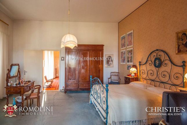 Villa for sale in Pergine Valdarno, Tuscany, Italy