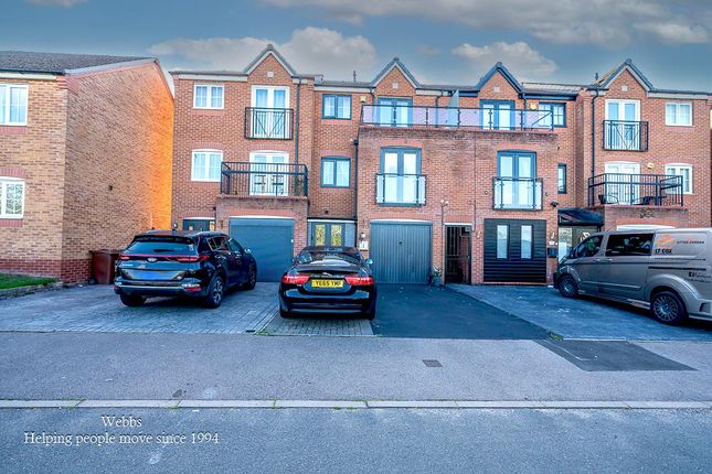 3-bed house on 7, Peregrine Way, Cannock, £270,000