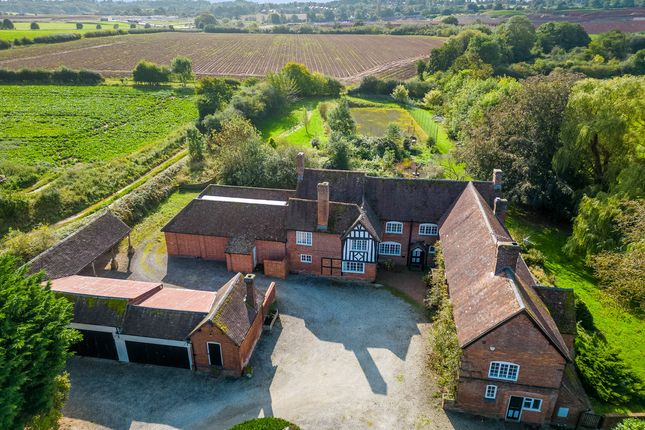Thumbnail Detached house for sale in Cryfield Grange Road, Kenilworth, Warwickshire