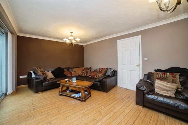 27, Mercia Court, SUTTON-IN-ASHFIELD photo 5