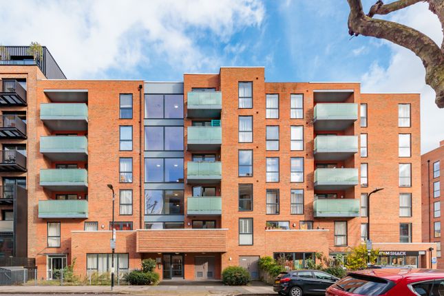 Thumbnail Flat for sale in Bathurst Square, London