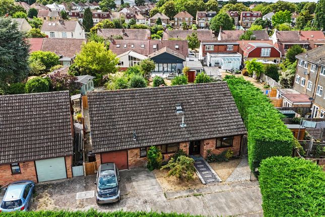 3 Court Meadow Greenvale Gardens, Gillingham photo 3