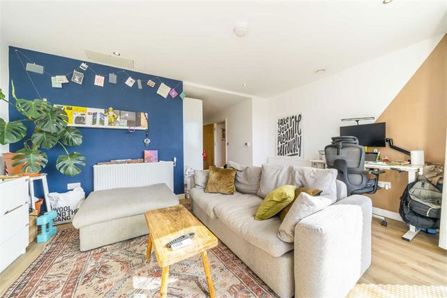 Flat 506, Friesian House, 160, Buckhurst Street, London photo 4