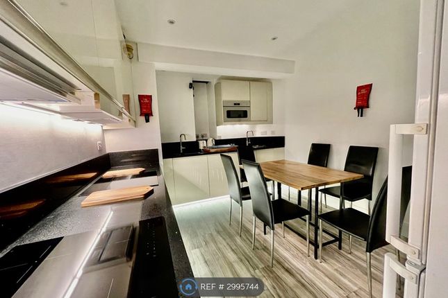 Whitton Avenue  West, London photo 5