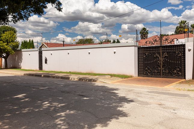 Detached house for sale in Bedfordview, Gauteng, South Africa