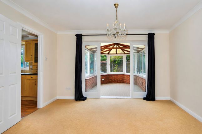 21, Castle Gardens, Huntingdon photo 4