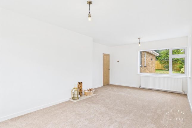 23, Hall Road, Burbage photo 3