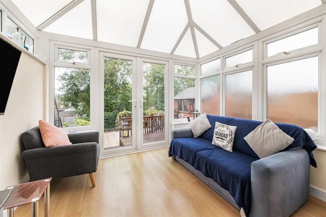 20, Stonecot Close, Sutton photo 4