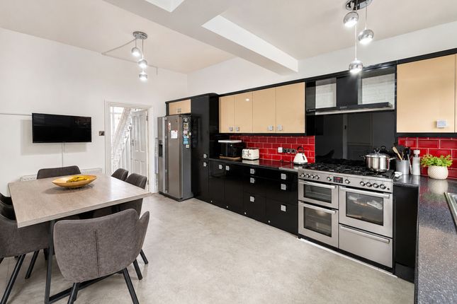 54 Grove Green Road, London photo 3