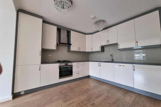 3 bed flat for sale in Old Park Ridings, London N21